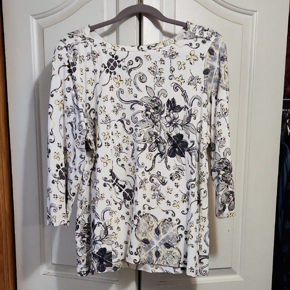 croft & barrow Tops - Floral Print Women's Top